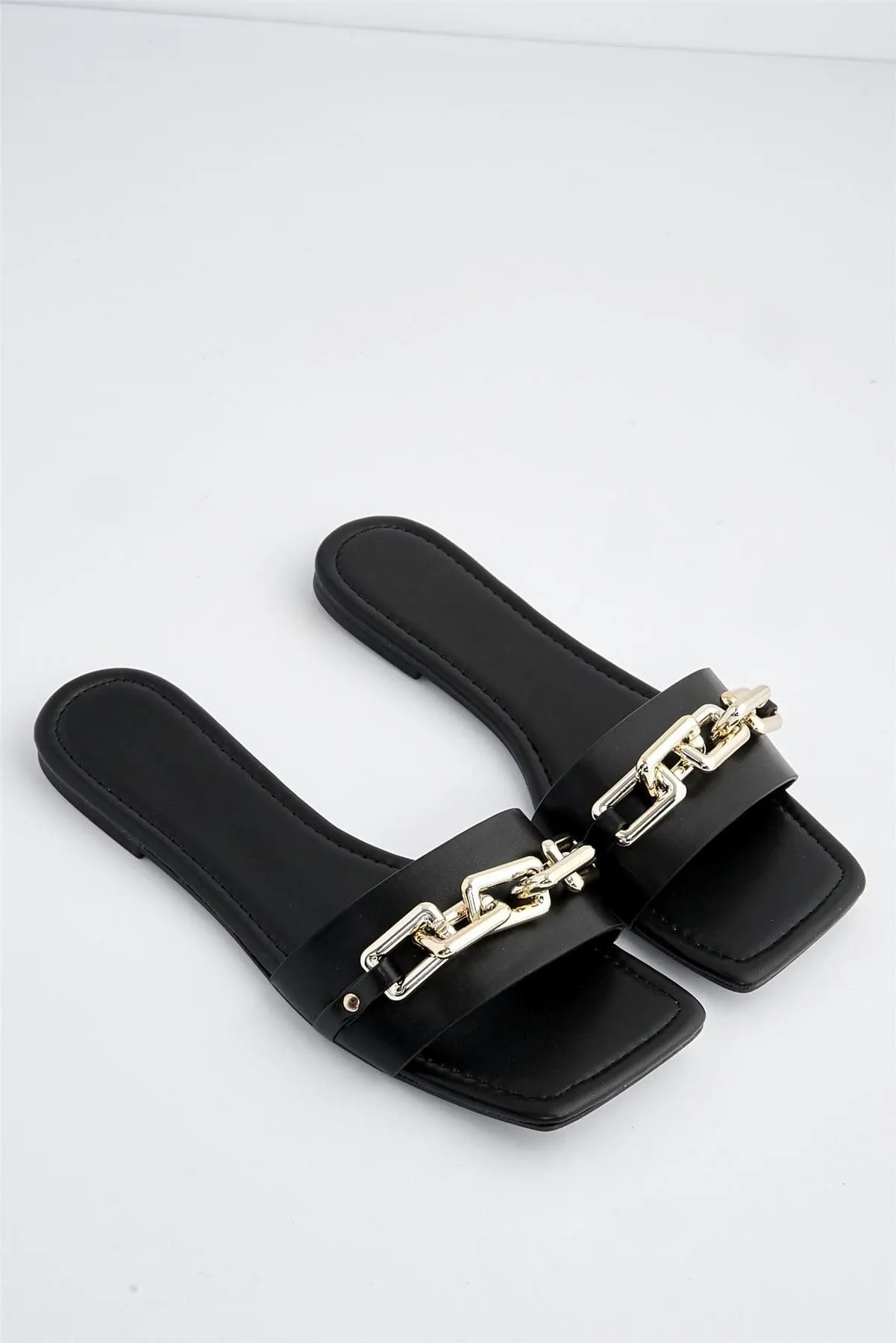 Harlow Statement Chain Flat Sandal in Black