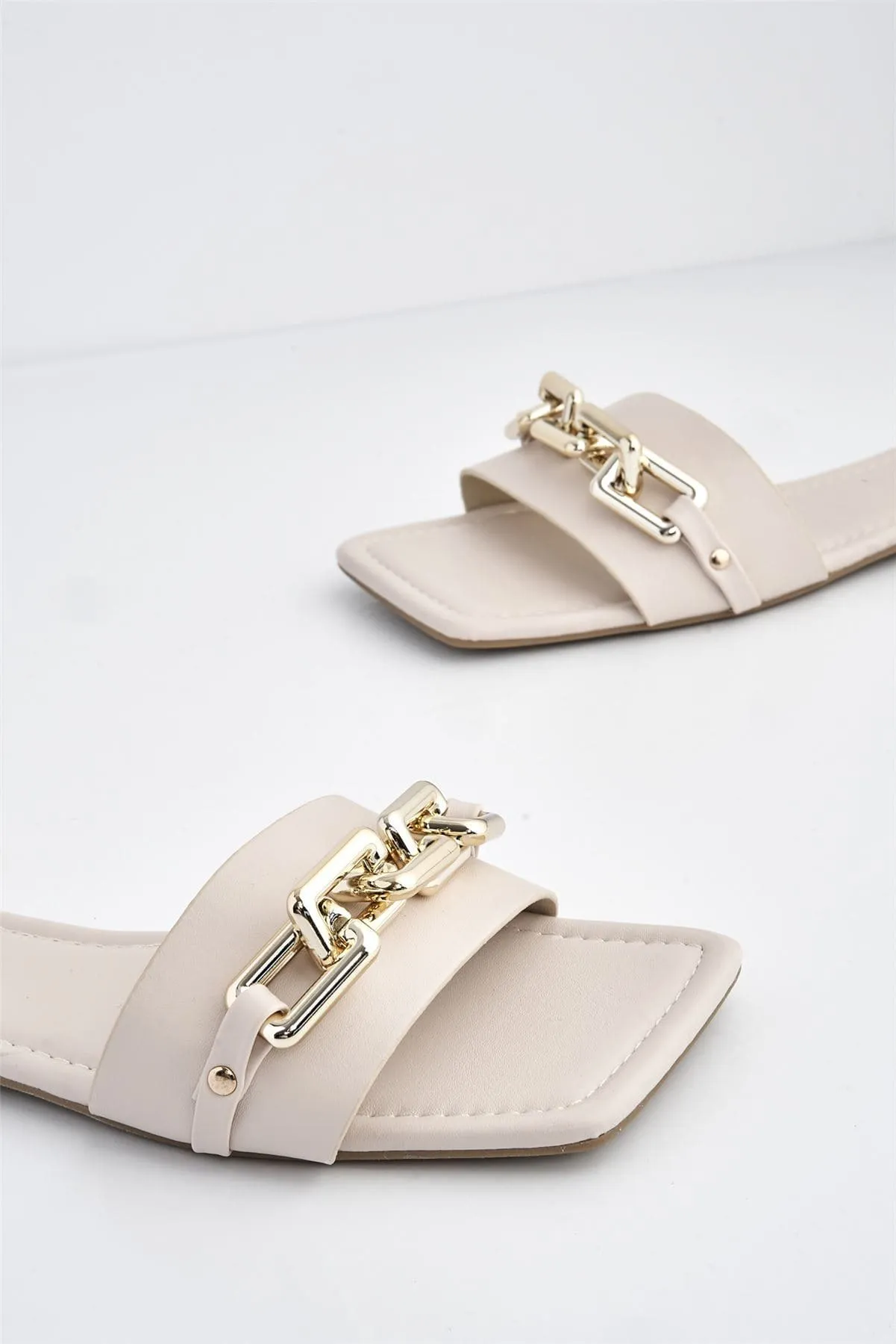 Harlow Statement Chain Flat Sandal in Nude