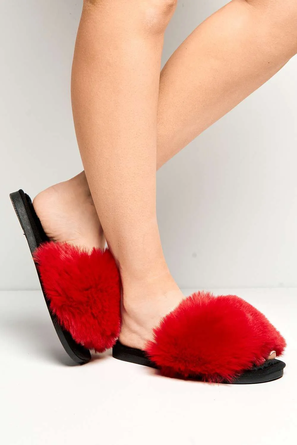 Tasha Fluffy Band Slider in Red